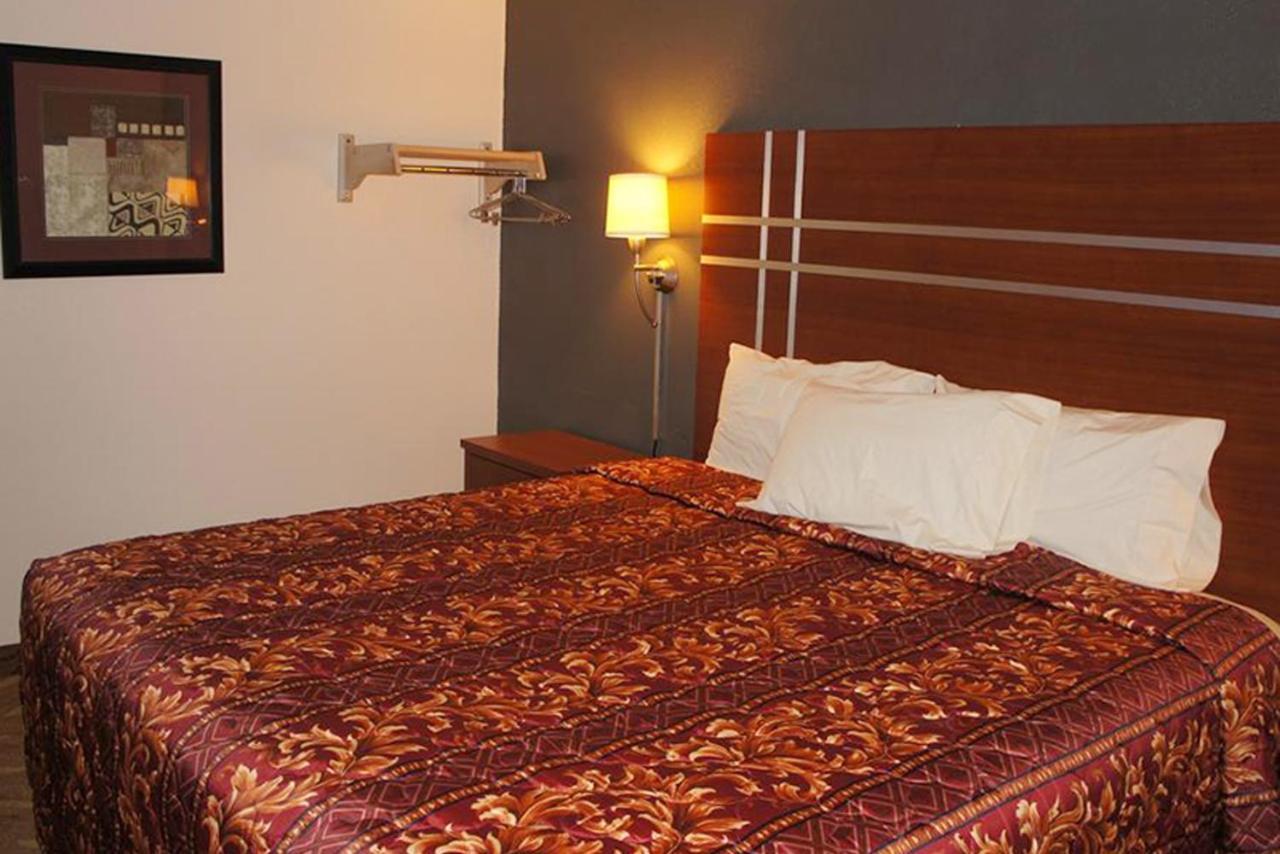 Econo Lodge Waite Park Екстериор снимка