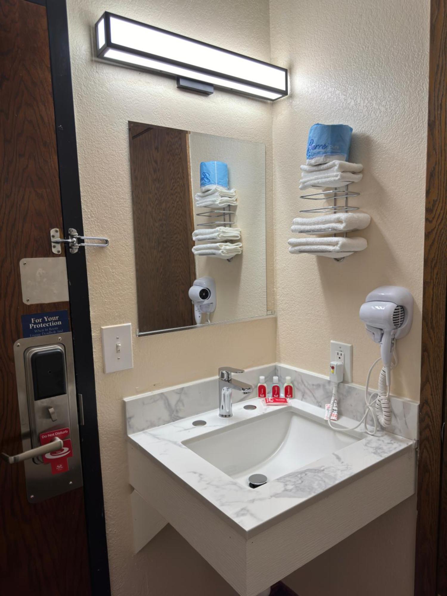Econo Lodge Waite Park Екстериор снимка