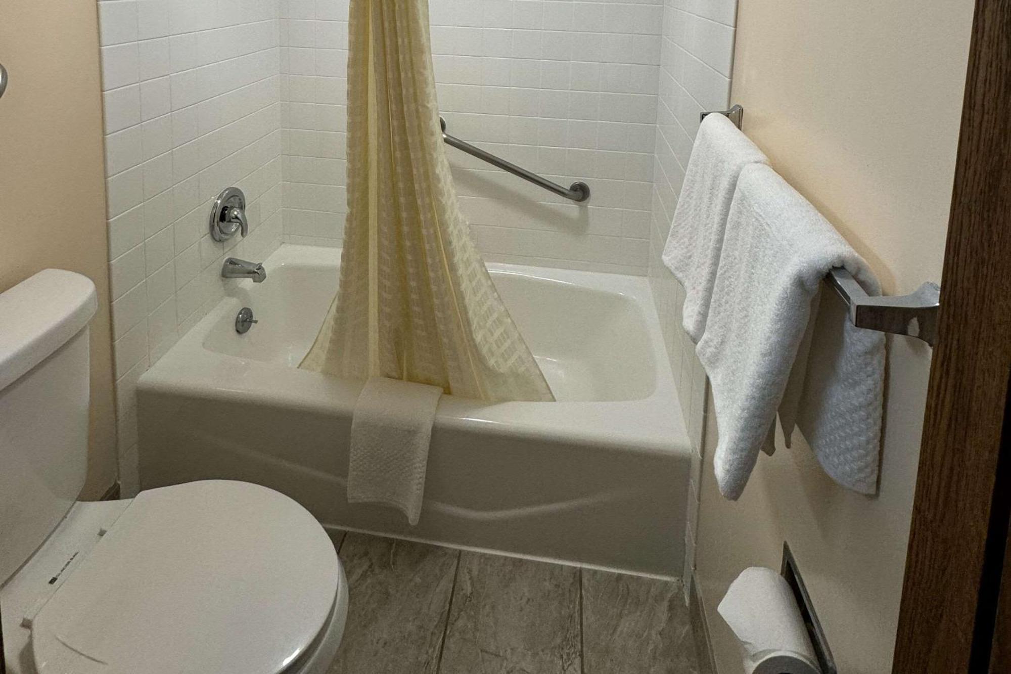 Econo Lodge Waite Park Екстериор снимка