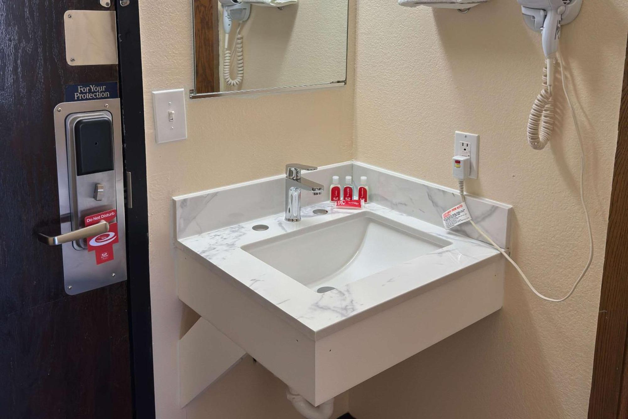 Econo Lodge Waite Park Екстериор снимка