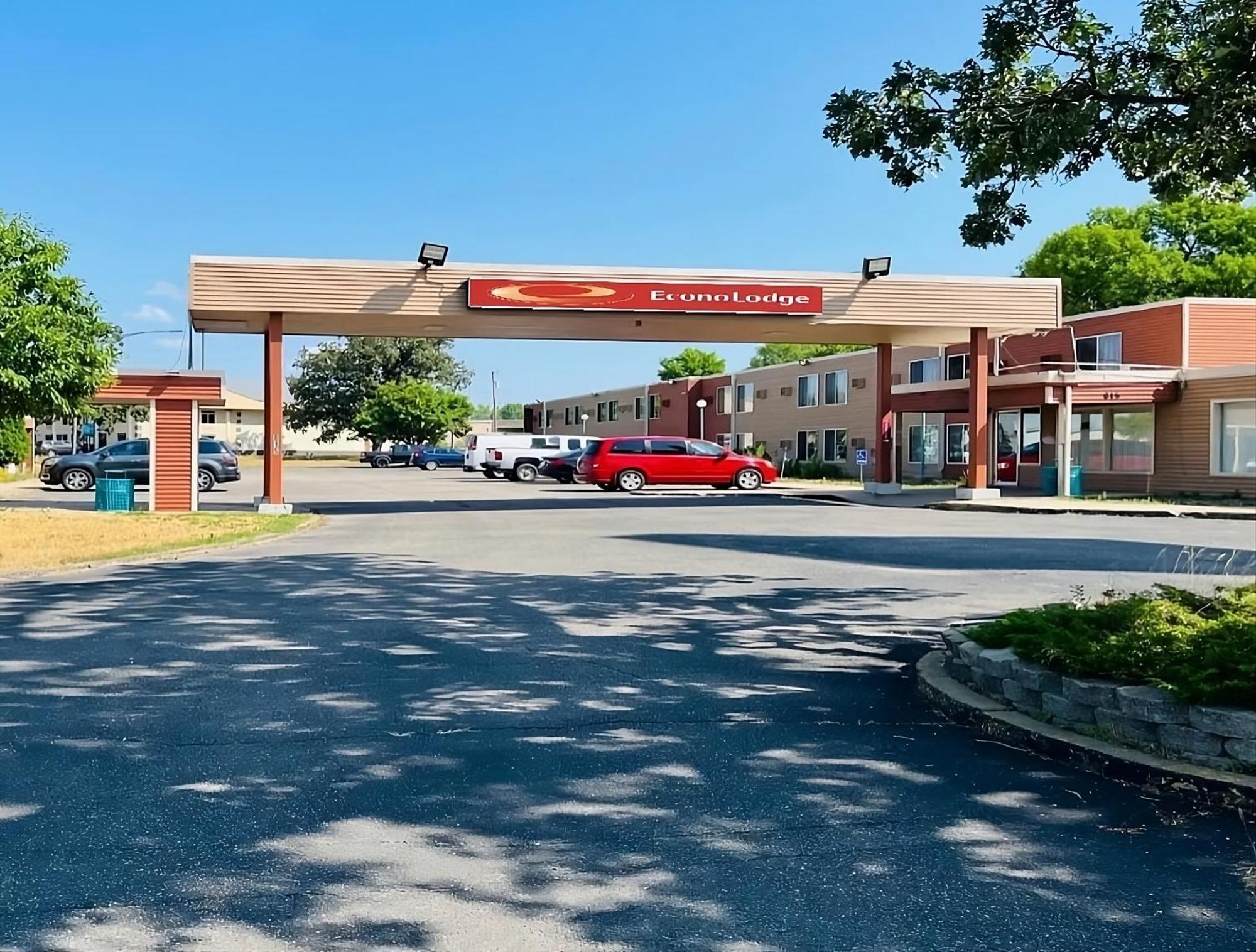 Econo Lodge Waite Park Екстериор снимка