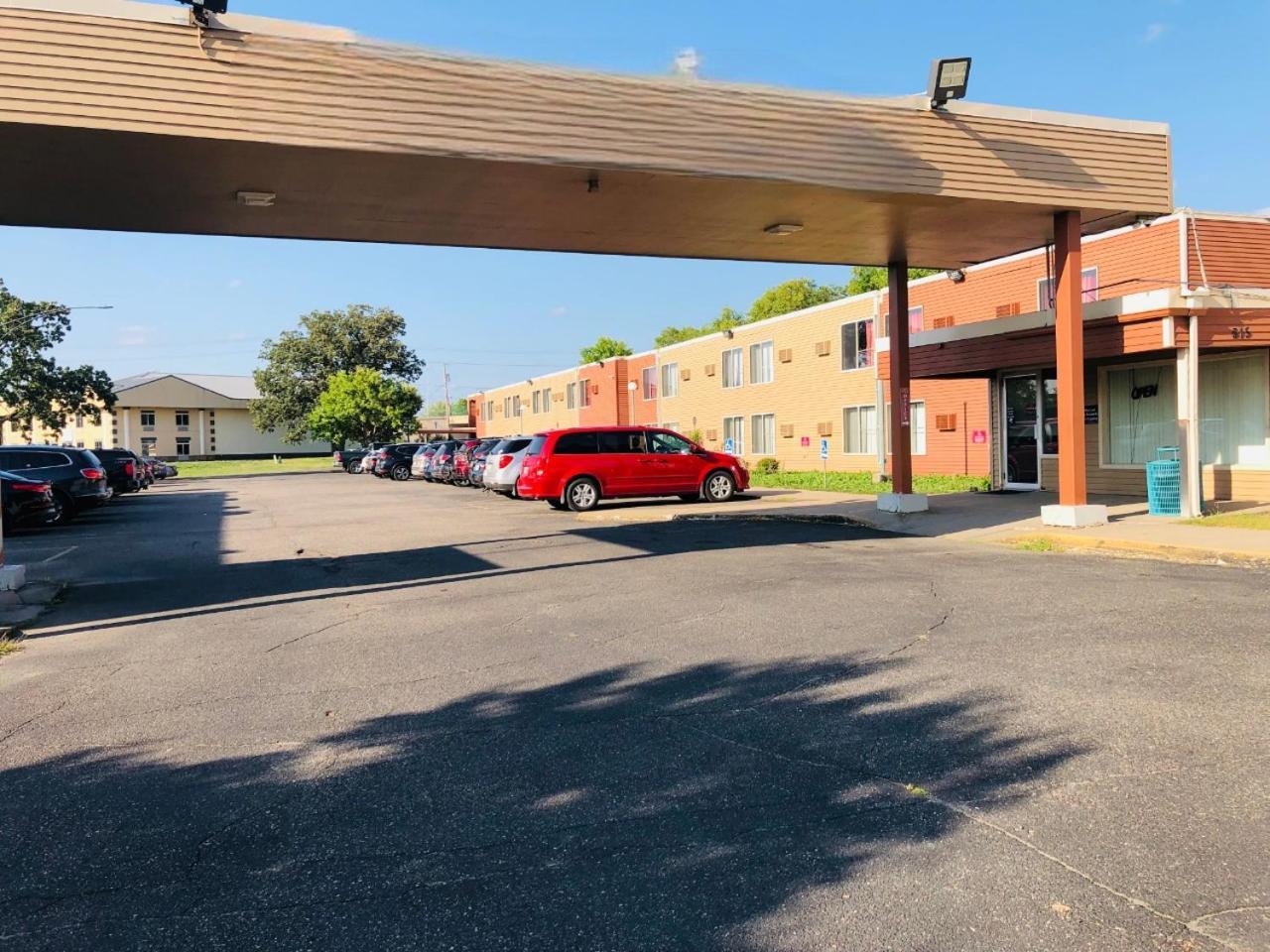 Econo Lodge Waite Park Екстериор снимка