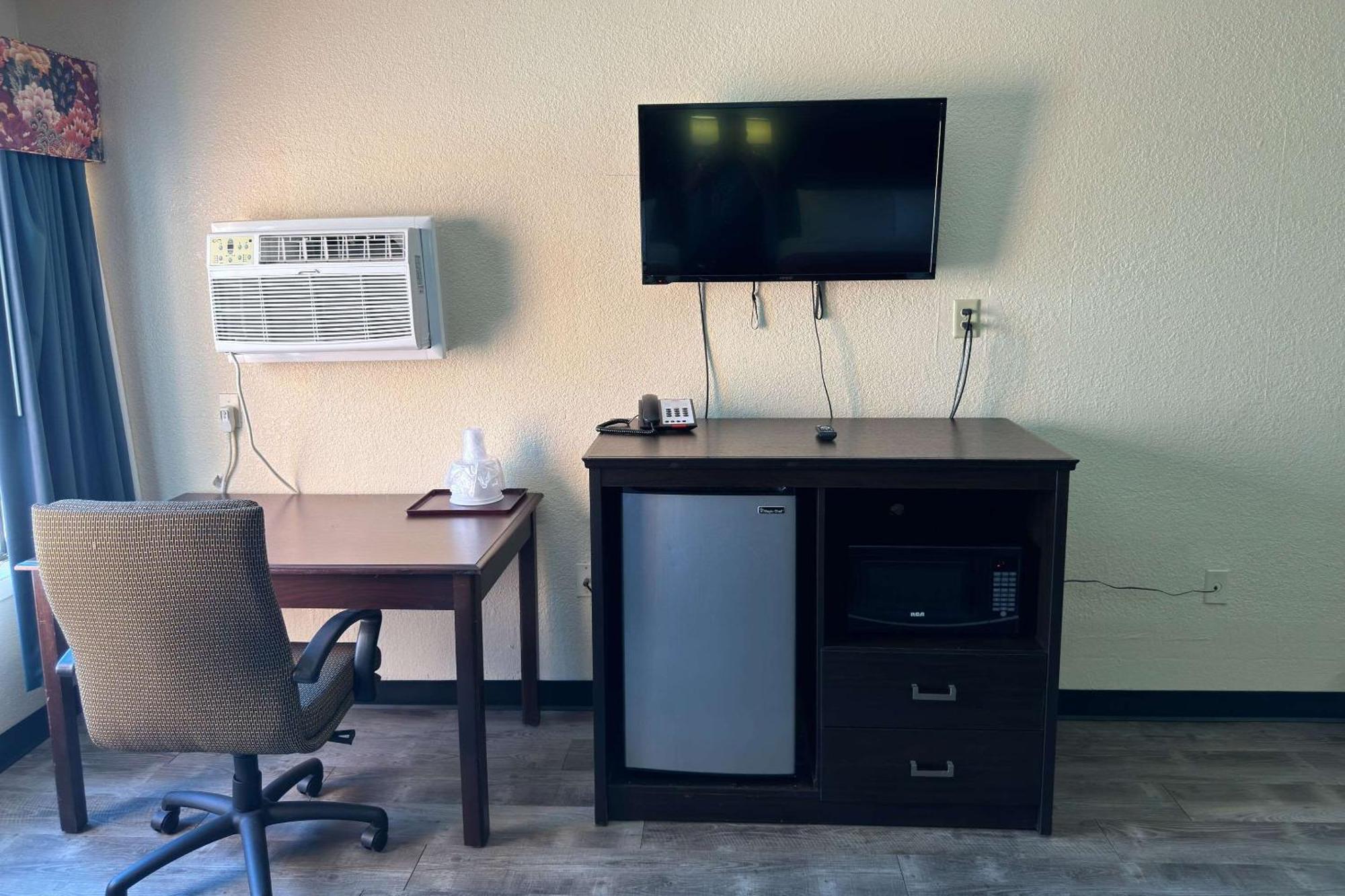 Econo Lodge Waite Park Екстериор снимка