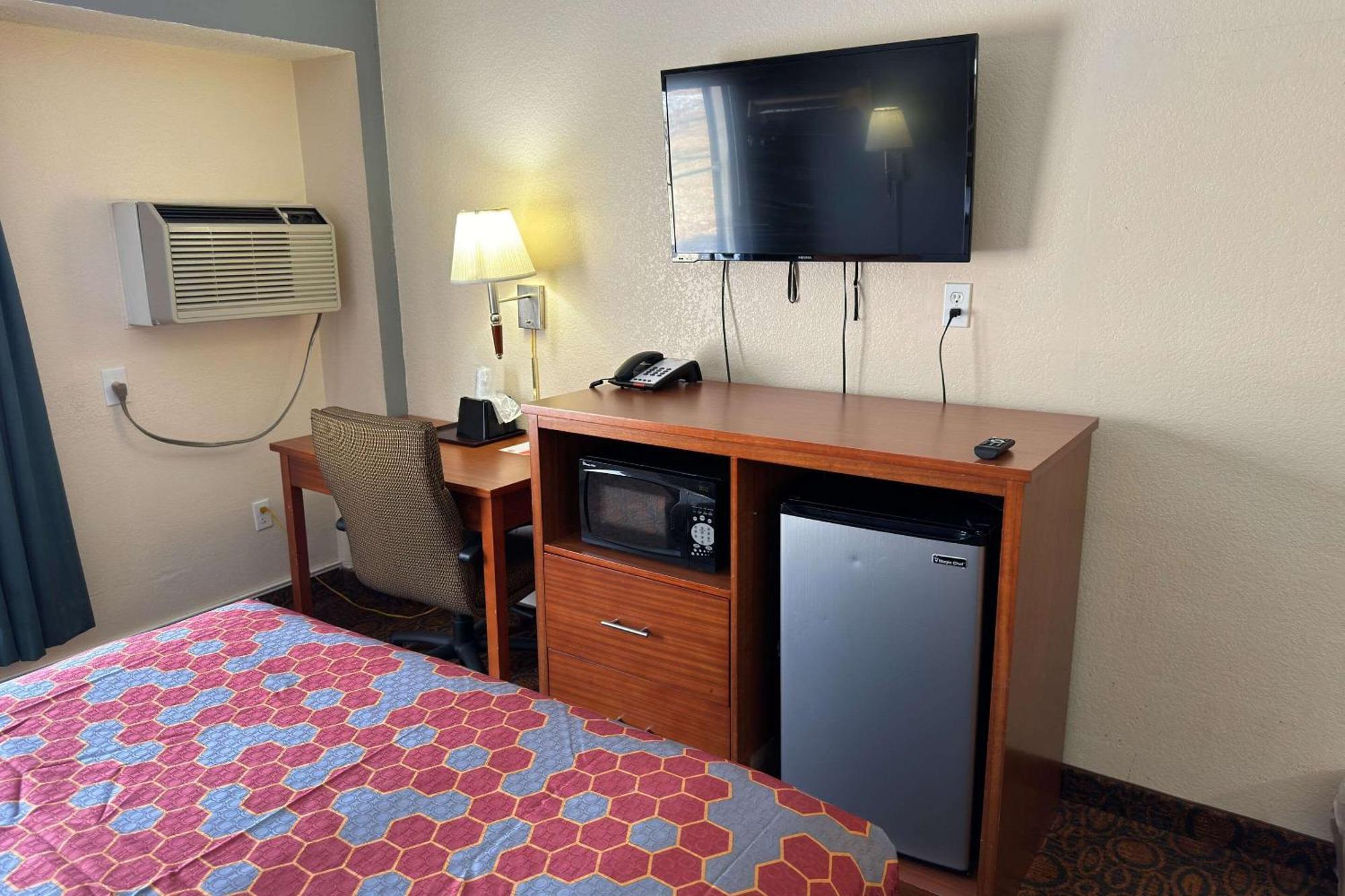 Econo Lodge Waite Park Екстериор снимка