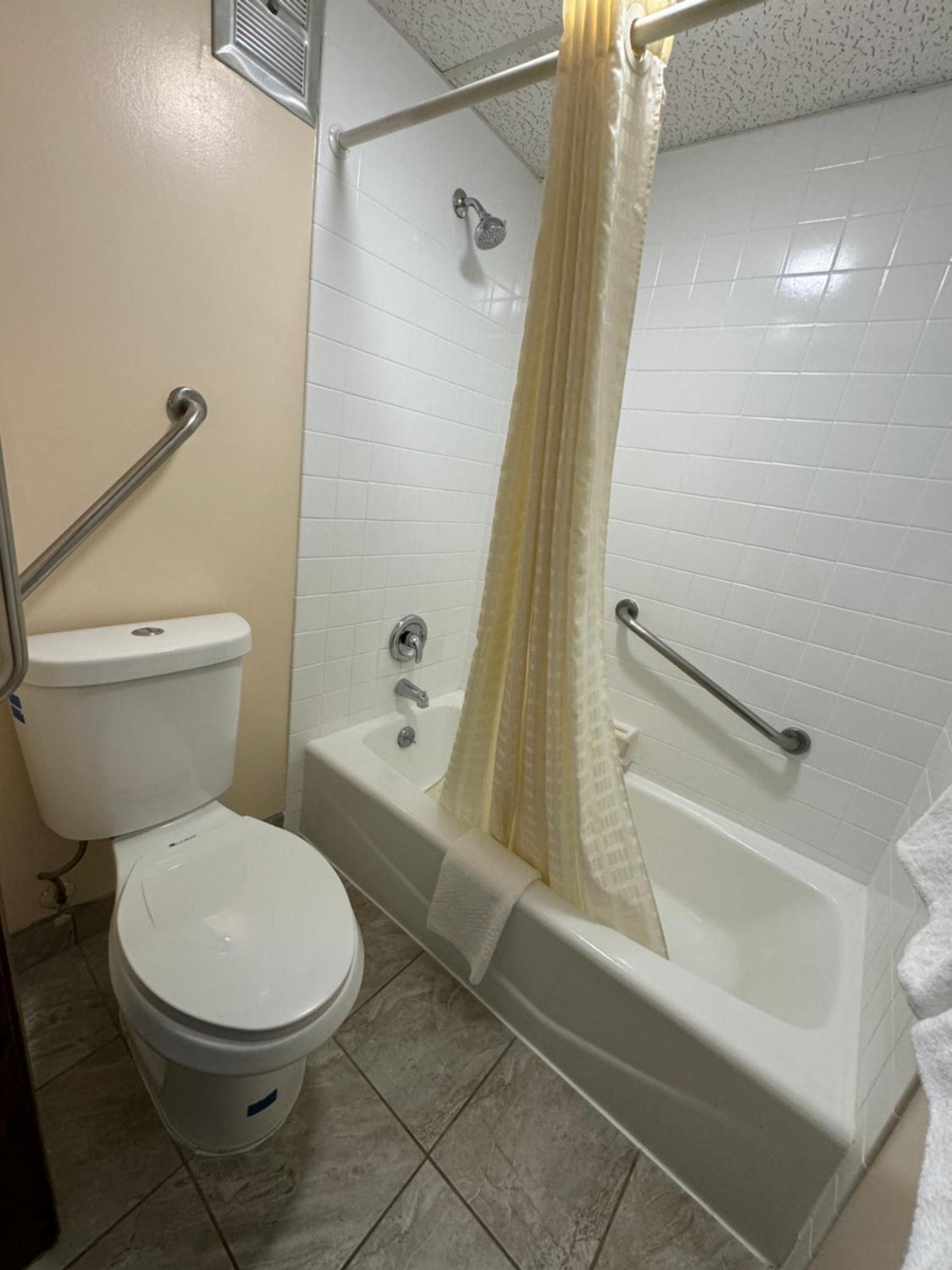 Econo Lodge Waite Park Екстериор снимка