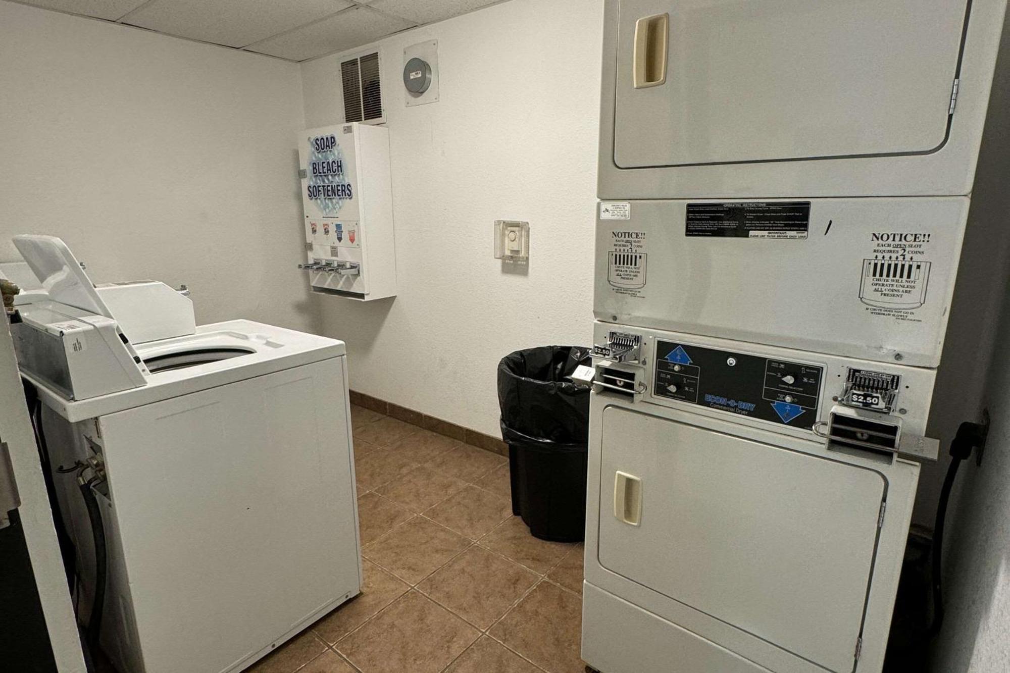 Econo Lodge Waite Park Екстериор снимка