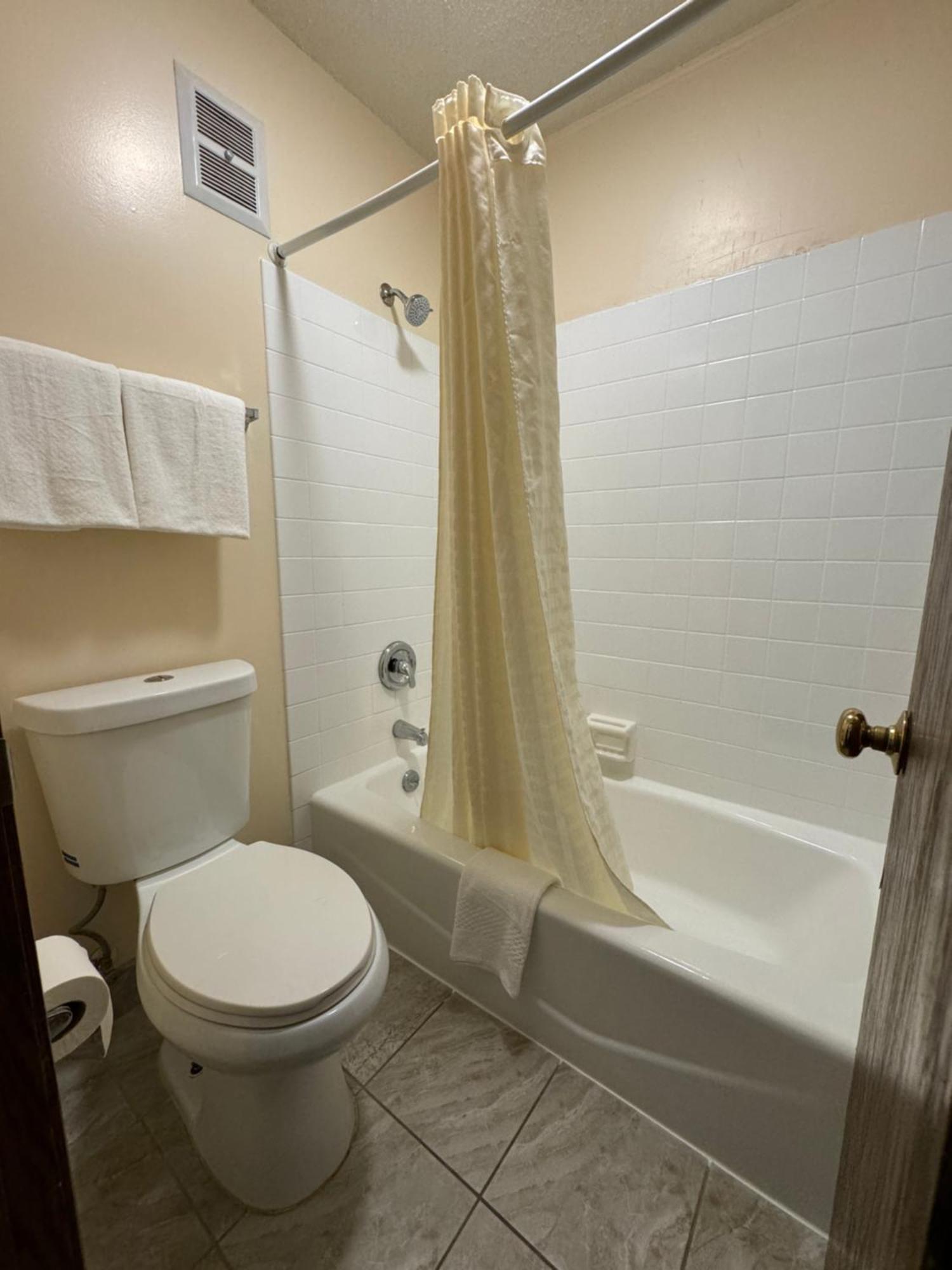 Econo Lodge Waite Park Екстериор снимка