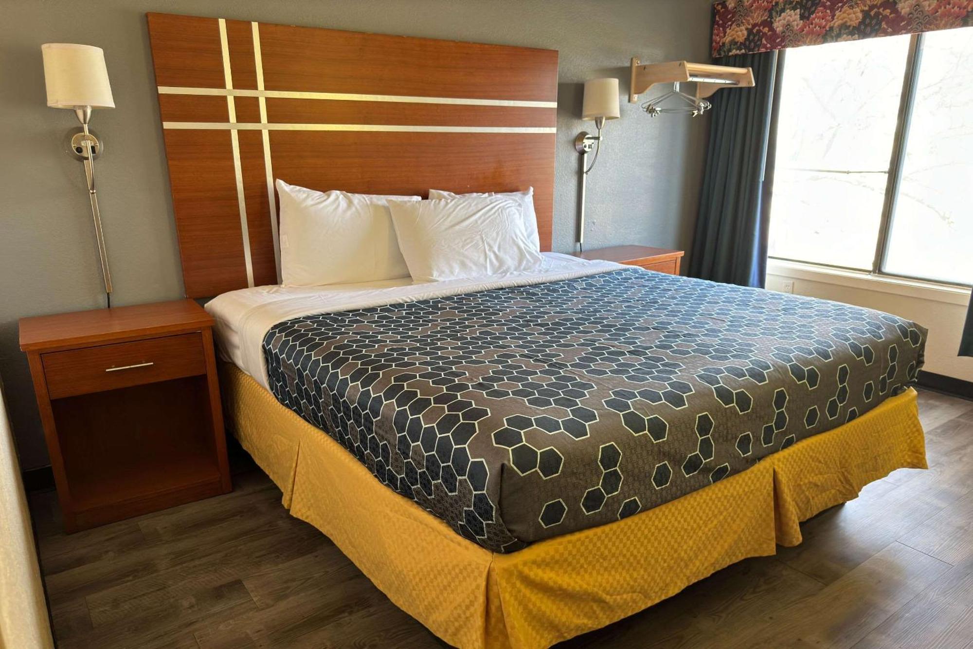 Econo Lodge Waite Park Екстериор снимка