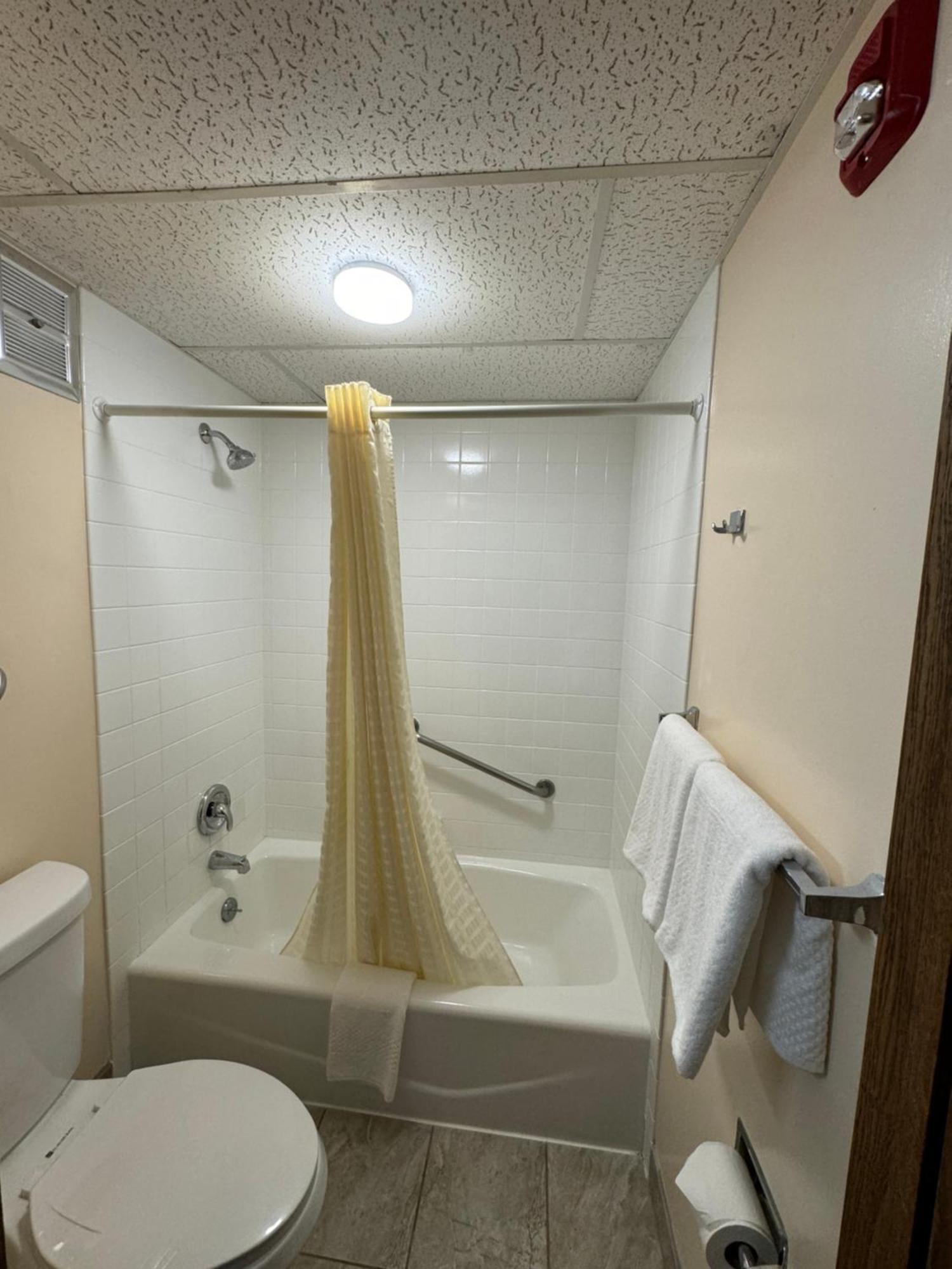 Econo Lodge Waite Park Екстериор снимка