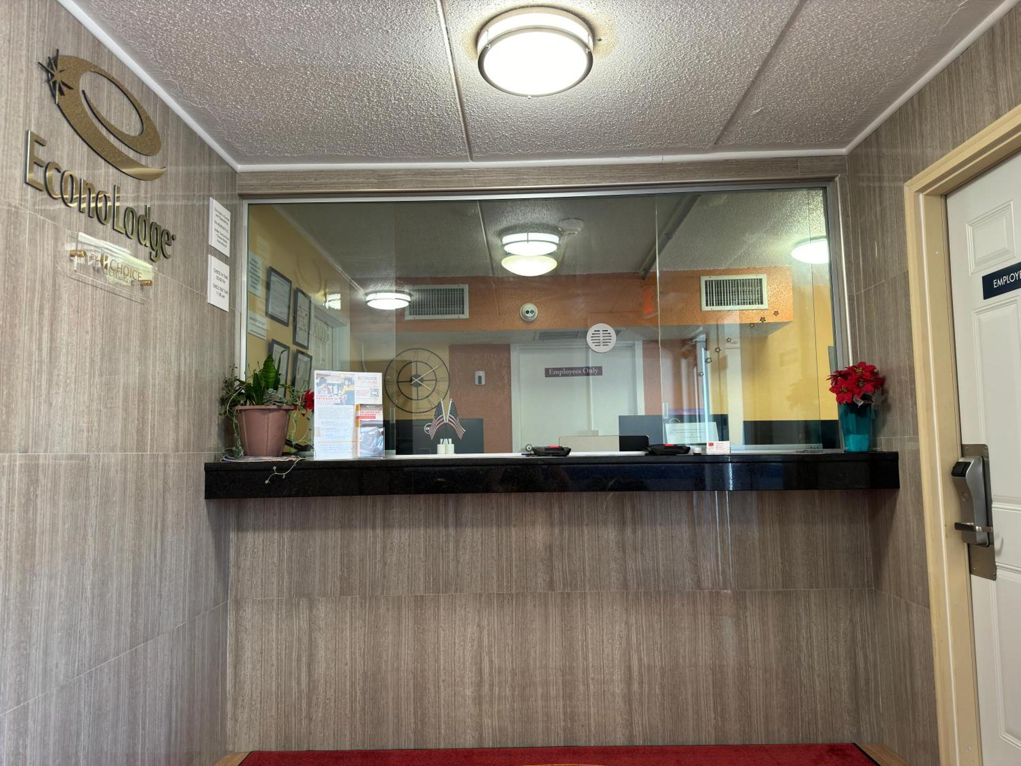 Econo Lodge Waite Park Екстериор снимка